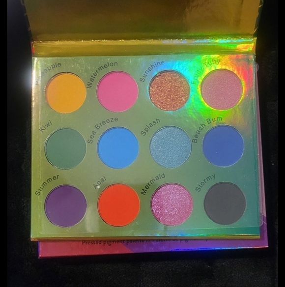 The Beauty Crop Essential Cocktail Palette Book Set - Volume I - Picture 6 of 6